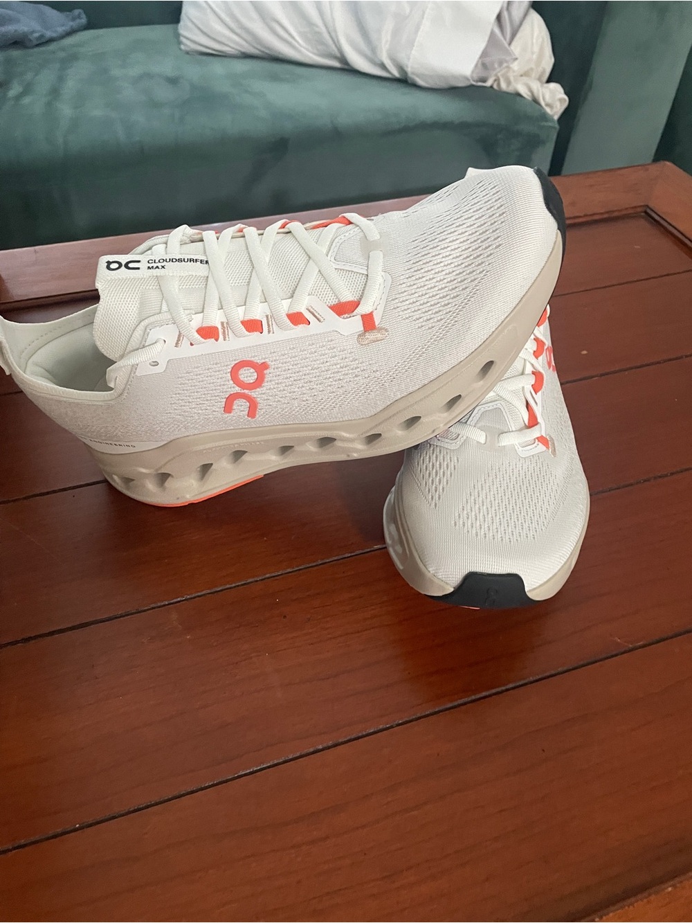 On Cloudsurfer Max Sneakers